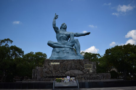 平和公園　平和祈念像（長崎市）